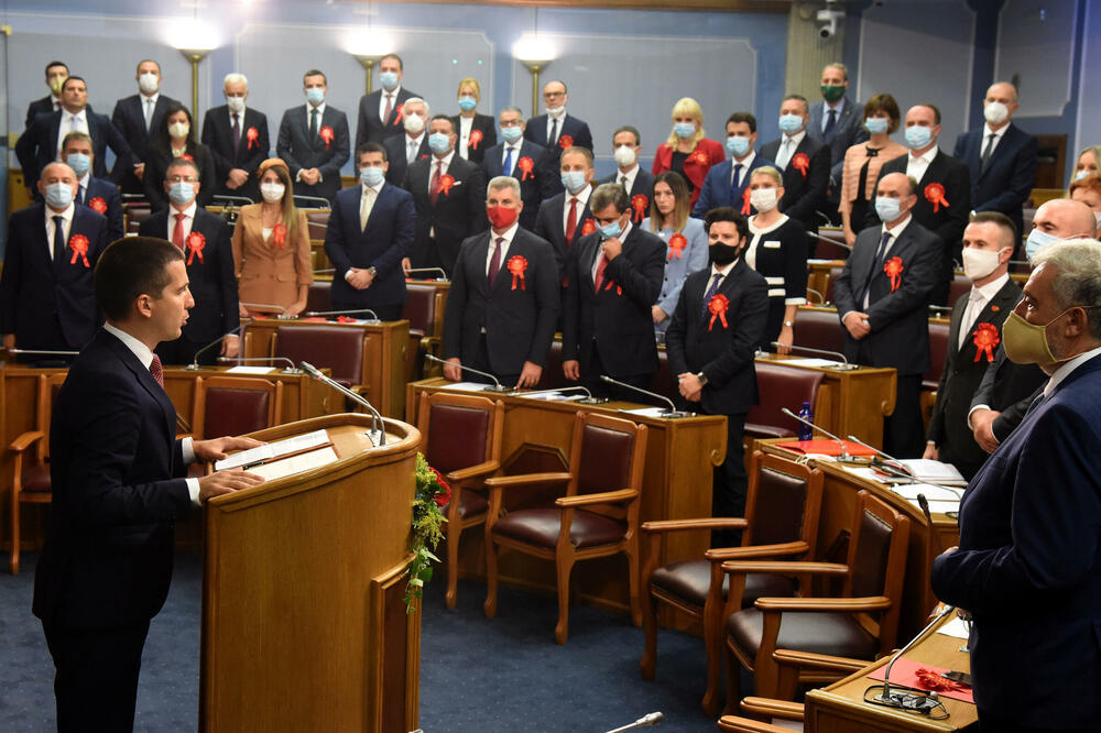 Sa konstitutivne sjednice nakon smjene vlasti DPS-a 2020, kada je prvi put biran Bečić, Foto: BORIS PEJOVIC