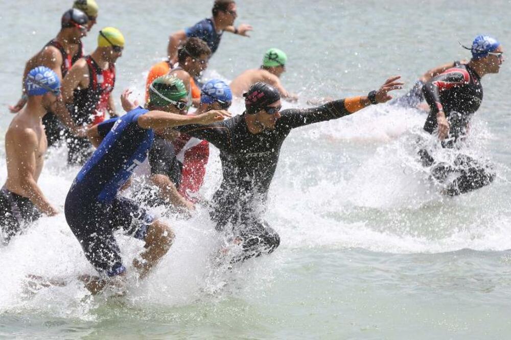 Triatlonci će plivati kilometar i po u Vražjem jezeru, Foto: Triatlon klub Tivat