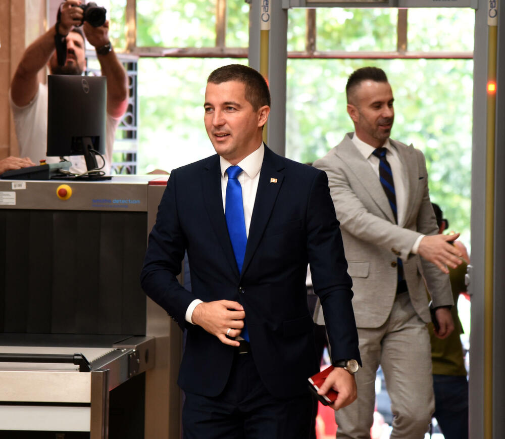 <p>Pogledajte fotografije koje je zabilježio foto-reporter "Vijesti" Luka Zeković i fotografije Skupštine Crne Gore</p>