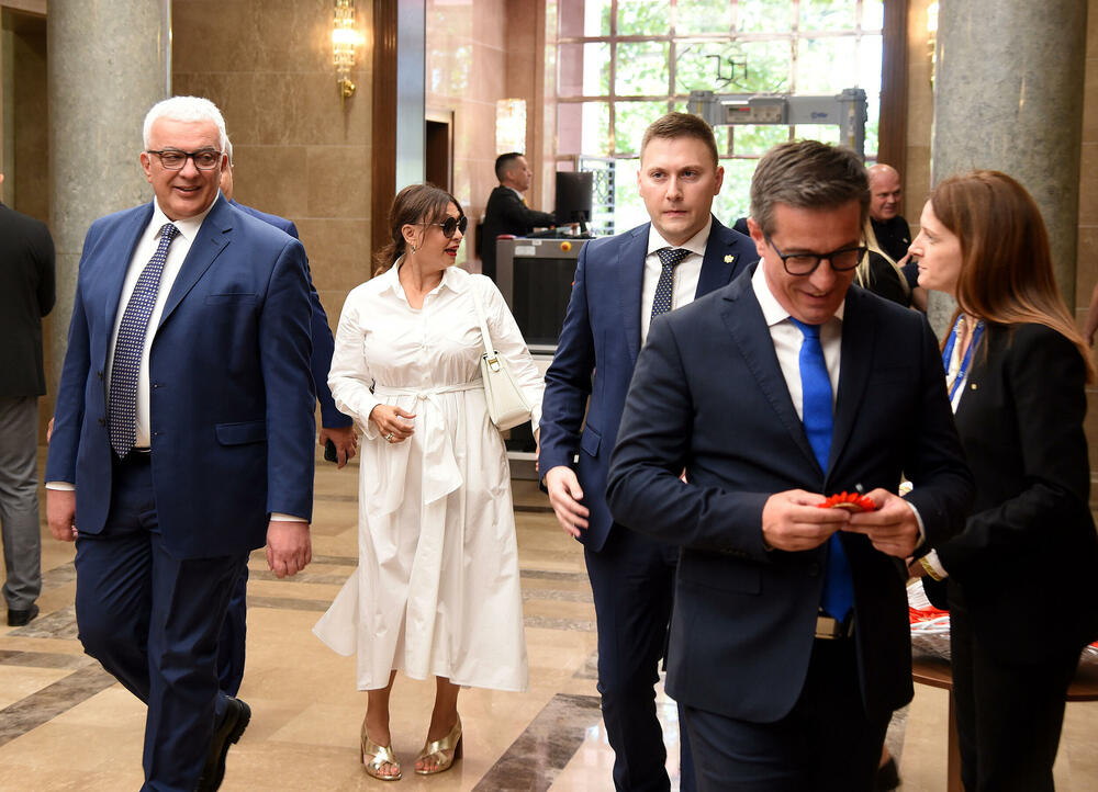 <p>Pogledajte fotografije koje je zabilježio foto-reporter "Vijesti" Luka Zeković i fotografije Skupštine Crne Gore</p>