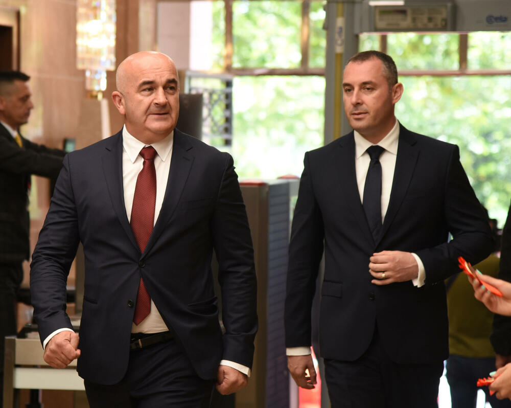 <p>Pogledajte fotografije koje je zabilježio foto-reporter "Vijesti" Luka Zeković i fotografije Skupštine Crne Gore</p>