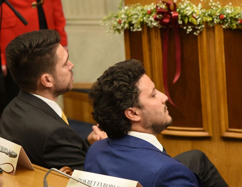 <p>Pogledajte fotografije koje je zabilježio foto-reporter "Vijesti" Luka Zeković i fotografije Skupštine Crne Gore</p>