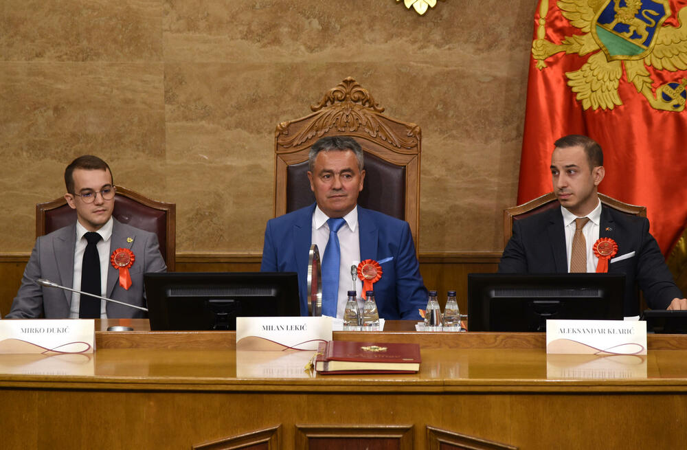 <p>Pogledajte fotografije koje je zabilježio foto-reporter "Vijesti" Luka Zeković i fotografije Skupštine Crne Gore</p>