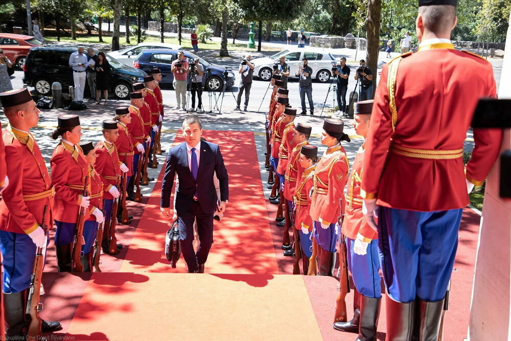 <p>Pogledajte fotografije koje je zabilježio foto-reporter "Vijesti" Luka Zeković i fotografije Skupštine Crne Gore</p>