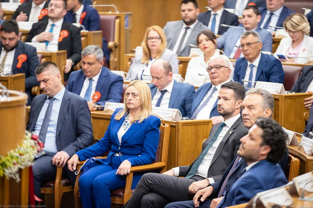<p>Pogledajte fotografije koje je zabilježio foto-reporter "Vijesti" Luka Zeković i fotografije Skupštine Crne Gore</p>