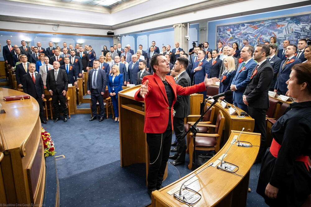 <p>Pogledajte fotografije koje je zabilježio foto-reporter "Vijesti" Luka Zeković i fotografije Skupštine Crne Gore</p>