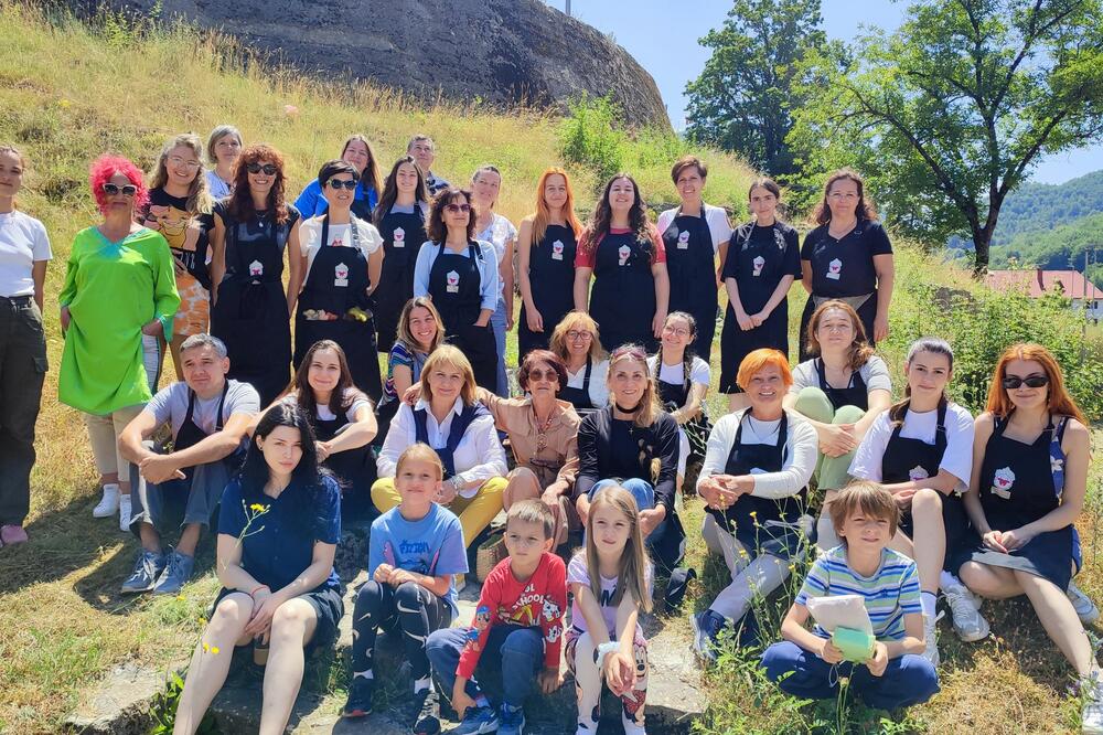 Učesnici projekta "Sve boje Crne Gore - bojenje vune biljnim bojama", Foto: Svetlana Mandić