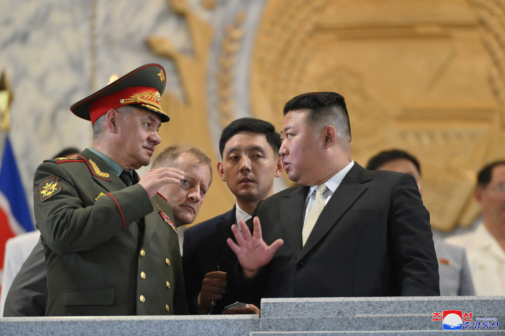 Kim Džong Un u društvu ruskog ministra odbrane Sergeja Šojgua, Foto: Reuters