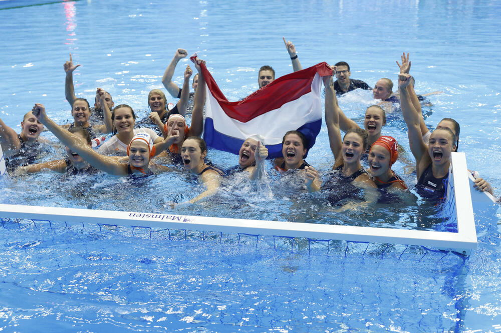 Slavlje Holanđanki u bazenu u Fukuoki, Foto: Reuters