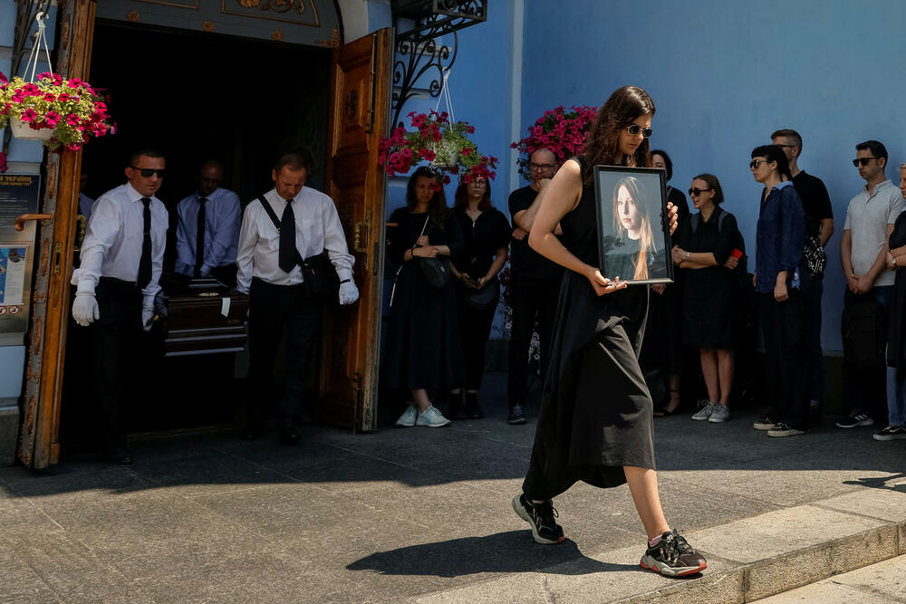 Sa sahrane ukrajinske spisateljice Viktorije Ameline