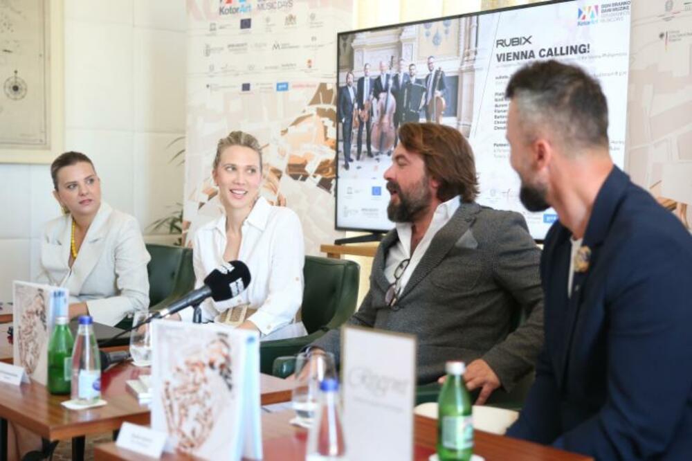 Na konferenciji za medije, Foto: Media biro
