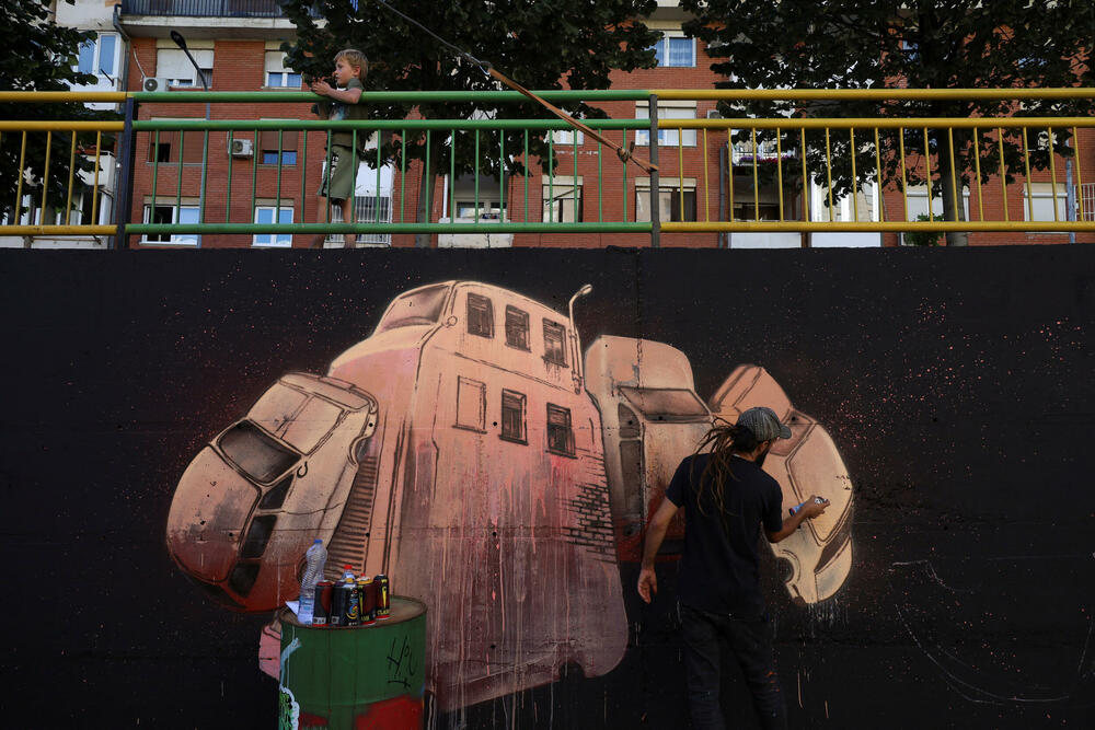 <p>Više od 100 umjetnika iz 28 zemalja prekrilo je 2.000 kvadratnih metara zidova u ulici Rruga B (ulica B) na festivalu koji je održan protekla tri dana</p>