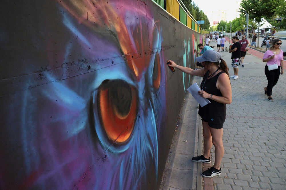 <p>Više od 100 umjetnika iz 28 zemalja prekrilo je 2.000 kvadratnih metara zidova u ulici Rruga B (ulica B) na festivalu koji je održan protekla tri dana</p>