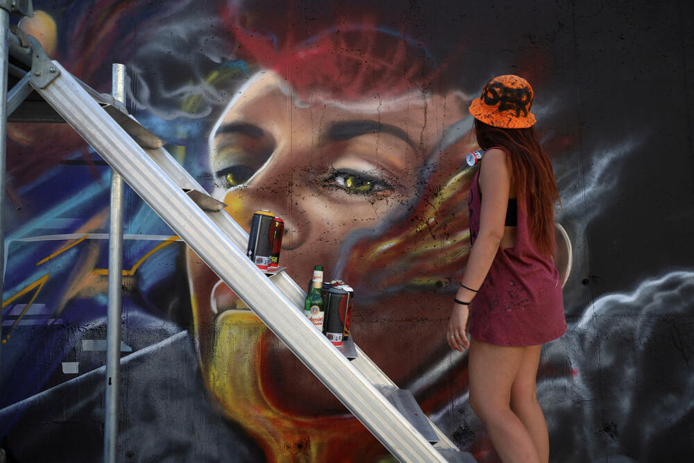 <p>Više od 100 umjetnika iz 28 zemalja prekrilo je 2.000 kvadratnih metara zidova u ulici Rruga B (ulica B) na festivalu koji je održan protekla tri dana</p>