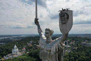Replacing the emblem: Motherland in Kyiv with a trident instead of...
