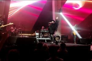 Skaj Edvards - nježna i moćna frontwoman opila publiku u Tivtu