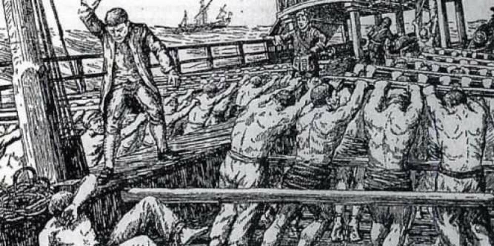 <p>Pred gradskim vratima postavili repliku vesla sa venecijanskog broda iz 16. vijeka, čime je oživljen samo mali segment slavne pomorske prošlosti grada Kotora</p>