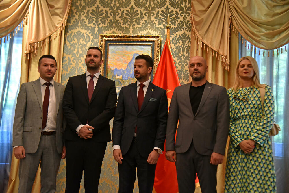 <p>"Zadatak mandatara je da traži većinu od 41 poslanika. Većinska vlada je optimalan scenario, da ne bi ponavljali greške prethodnika"</p>