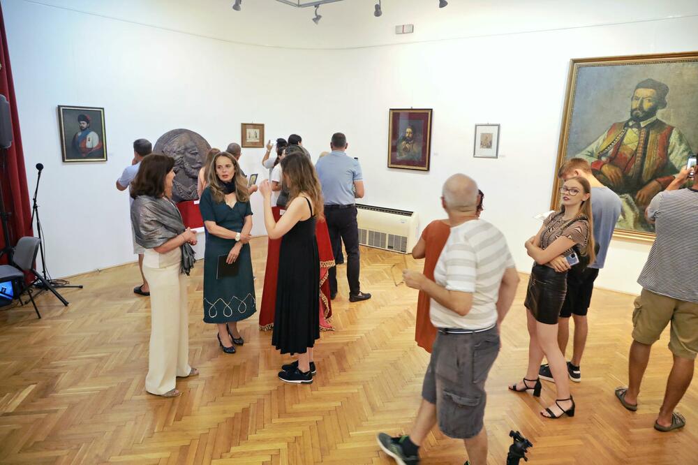 <p>"Postavio je temelje moderne države, donio u svoju kamenu Crnu Goru sve što je vidio u velikim evropskim gradovima..."</p>