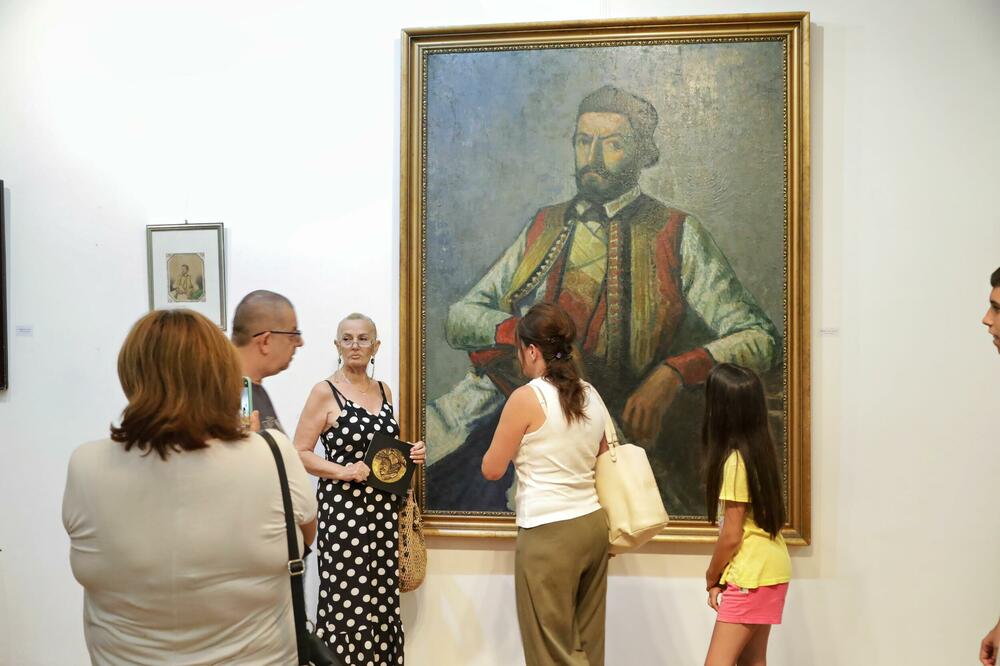 <p>"Postavio je temelje moderne države, donio u svoju kamenu Crnu Goru sve što je vidio u velikim evropskim gradovima..."</p>