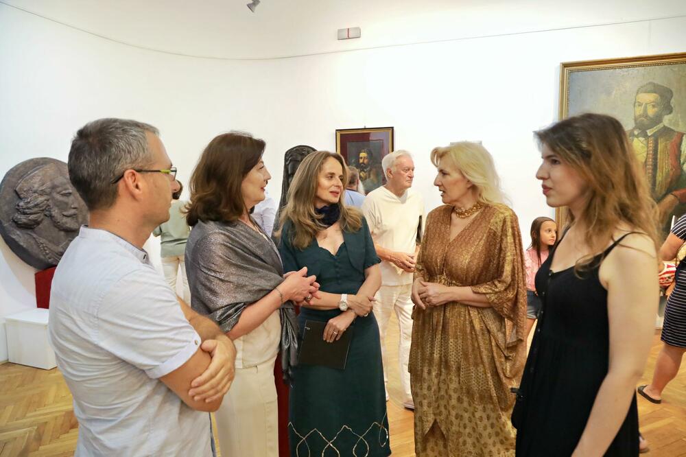 <p>"Postavio je temelje moderne države, donio u svoju kamenu Crnu Goru sve što je vidio u velikim evropskim gradovima..."</p>