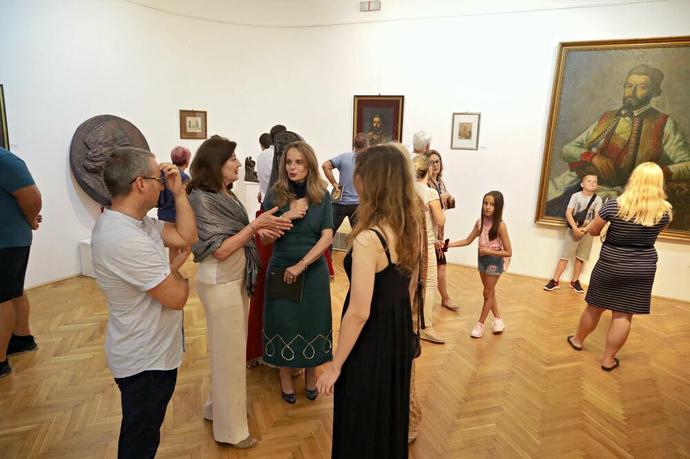 <p>"Postavio je temelje moderne države, donio u svoju kamenu Crnu Goru sve što je vidio u velikim evropskim gradovima..."</p>