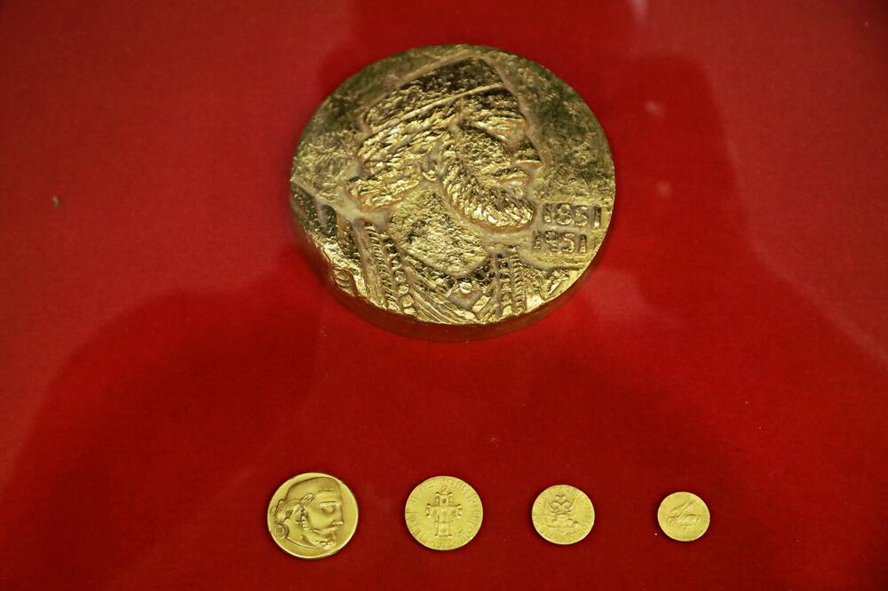 <p>"Postavio je temelje moderne države, donio u svoju kamenu Crnu Goru sve što je vidio u velikim evropskim gradovima..."</p>