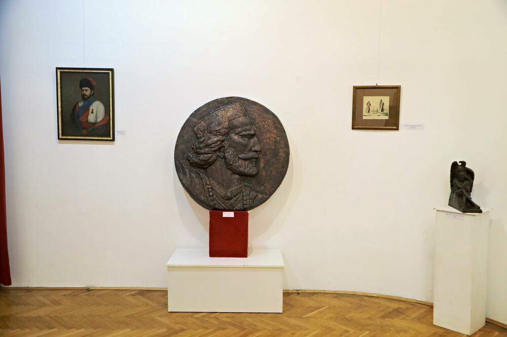 <p>"Postavio je temelje moderne države, donio u svoju kamenu Crnu Goru sve što je vidio u velikim evropskim gradovima..."</p>