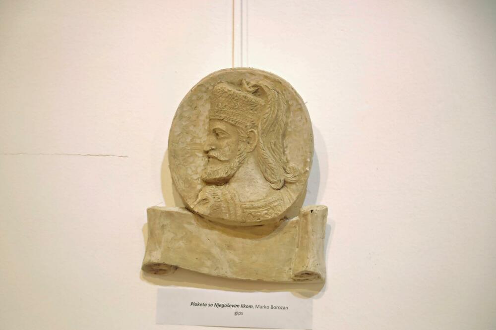 <p>"Postavio je temelje moderne države, donio u svoju kamenu Crnu Goru sve što je vidio u velikim evropskim gradovima..."</p>