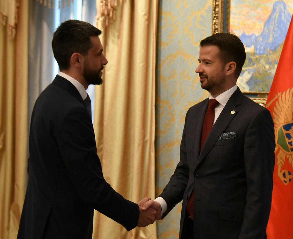 <p>"Moramo biti ozbiljni i odgovorni prema državnim interesima. Ne hitrimo da budemo vlast u Crnoj Gori, želimo da budemo dio one vlasti koja poštuje osnovne principe i vrijednosti"</p>