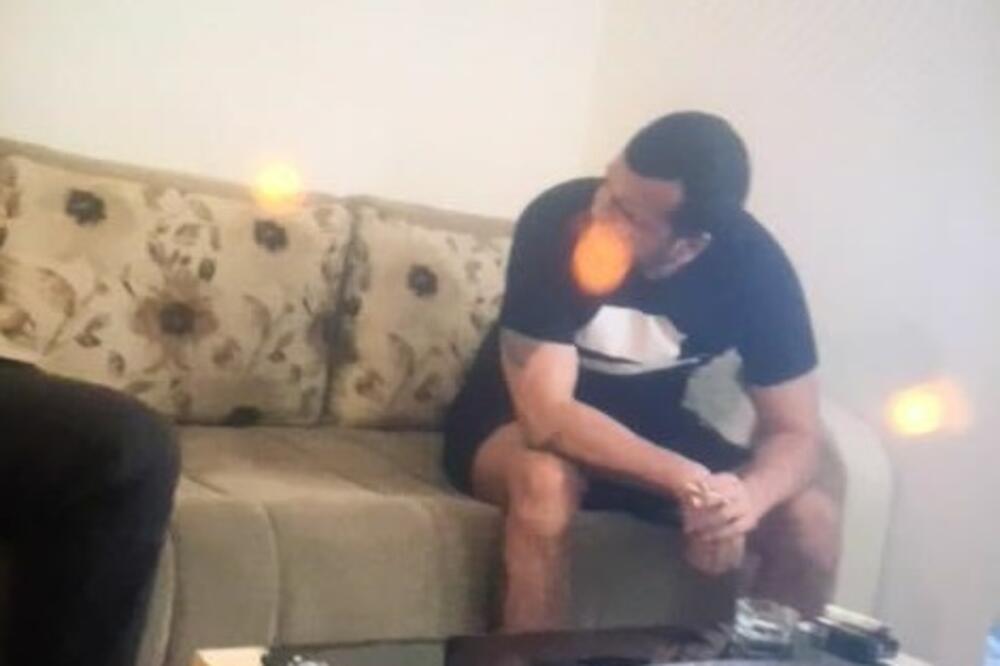 Mustafa u “štek” stanu Lazovića, Foto: Skaj/Vijesti