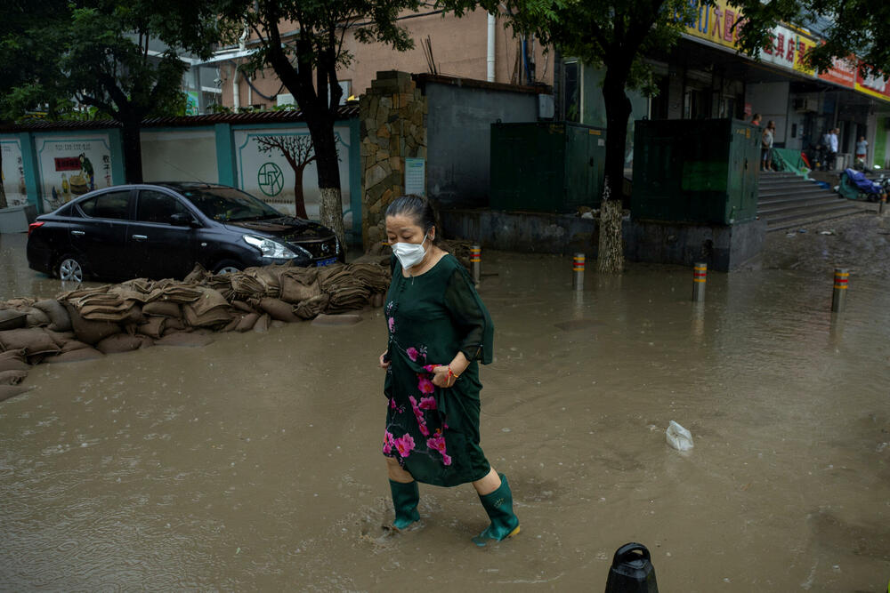 <p>Nivo padavina je veoma neobičan za Peking, koji obično ima umjerenu, suvu klimu</p>