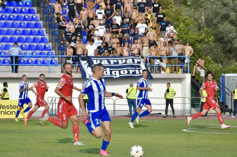 Desni bek Budućnosti Uroš Ignjatović tokom meča sa Strugom u Ohridu, Foto: FK Budućnost