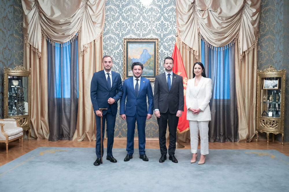 <p>"Mi sebe vidimo u 45. vladi. Što se prije formira 44. vlada, to će prije doći do 45. vlade. Vrlo je jednostavno", rekao je predsjednik GP URA</p>