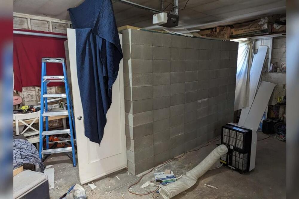 Improvizovani kavez od kamena koji je Zuberi napravio, Foto: Printscreen/Youtube