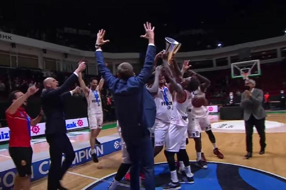 Košarkaši Monaka sa peharom Evrokupa iz 2021., Foto: Printscreen YouTube/ EUROLEAGUE BASKETBALL