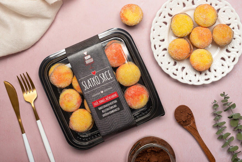 <p><em>Slatko srce radionica kolača i torti je mjesto gdje se ljubav, kreativnost, strast i najfiniji sastojci stapaju u slatke čarolije koje osvajaju srca svih ljubitelja poslastica.</em></p>