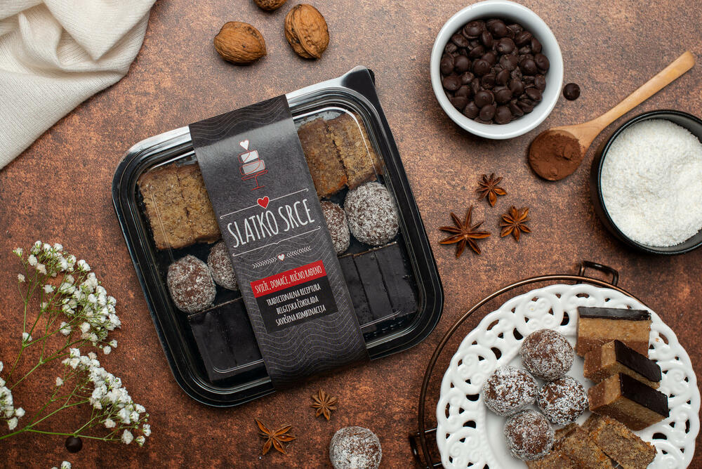 <p><em>Slatko srce radionica kolača i torti je mjesto gdje se ljubav, kreativnost, strast i najfiniji sastojci stapaju u slatke čarolije koje osvajaju srca svih ljubitelja poslastica.</em></p>