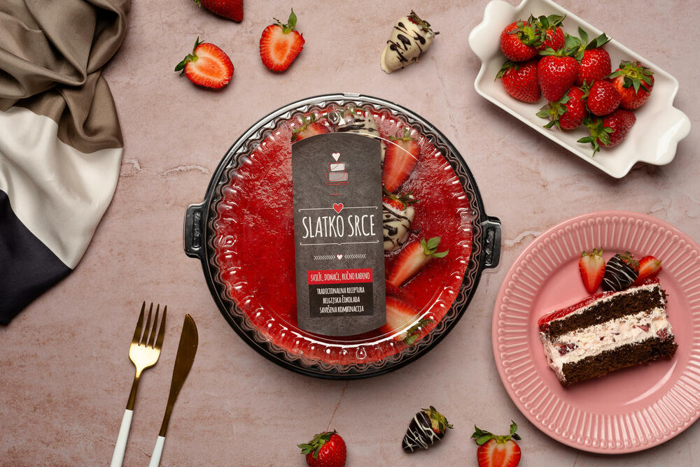 <p><em>Slatko srce radionica kolača i torti je mjesto gdje se ljubav, kreativnost, strast i najfiniji sastojci stapaju u slatke čarolije koje osvajaju srca svih ljubitelja poslastica.</em></p>