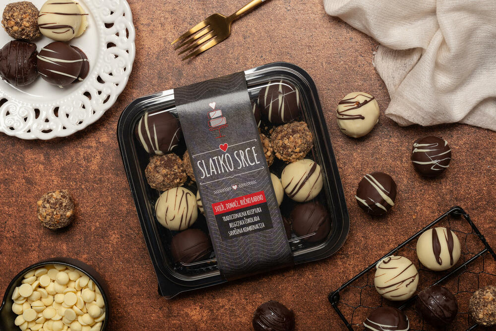 <p><em>Slatko srce radionica kolača i torti je mjesto gdje se ljubav, kreativnost, strast i najfiniji sastojci stapaju u slatke čarolije koje osvajaju srca svih ljubitelja poslastica.</em></p>