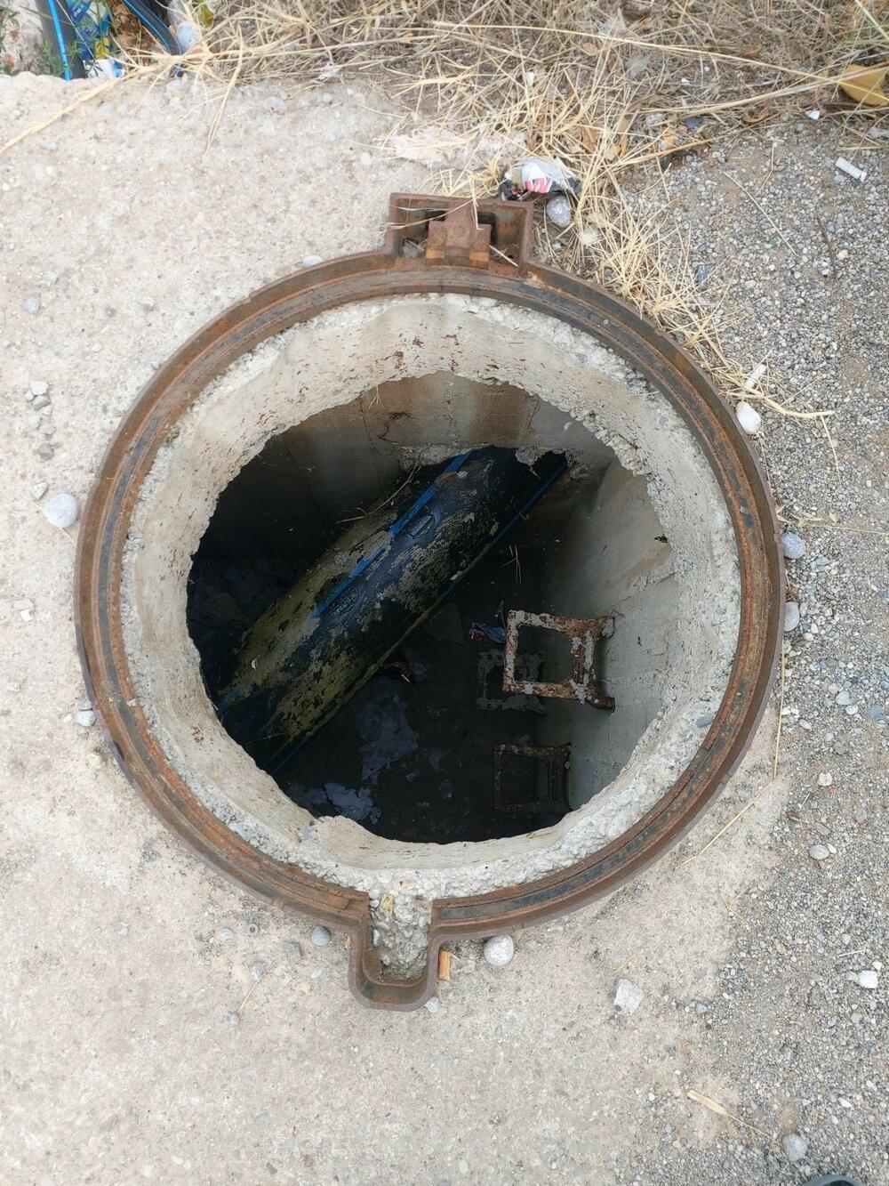 <p>"Jedan od najdrastičnijih primjera zabilježen je sinoć u selu Liješnje u šahti pored puta Podgorica - Cetinje, gdje je na terenu evidentirana krađa vode, kojom prilikom je skinut vodomjer potrošača i cijev za nalivanje prespojena direktno na vodovodnu cijev"</p>