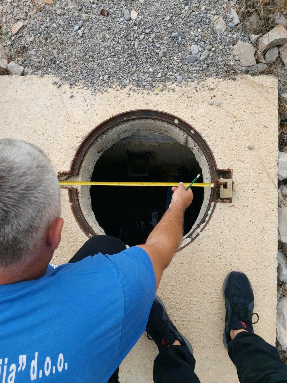 <p>"Jedan od najdrastičnijih primjera zabilježen je sinoć u selu Liješnje u šahti pored puta Podgorica - Cetinje, gdje je na terenu evidentirana krađa vode, kojom prilikom je skinut vodomjer potrošača i cijev za nalivanje prespojena direktno na vodovodnu cijev"</p>