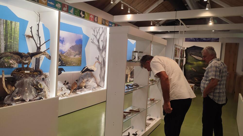 <p>Završetak radova presjecanjem vrpce ozvaničili su predsjednik države Jakov Milatović i gradonačelnik Plužina, Slobodan Delić, dok će Kula za posjetioce biti otvorena najvjerovatnije početkom septembra.</p>