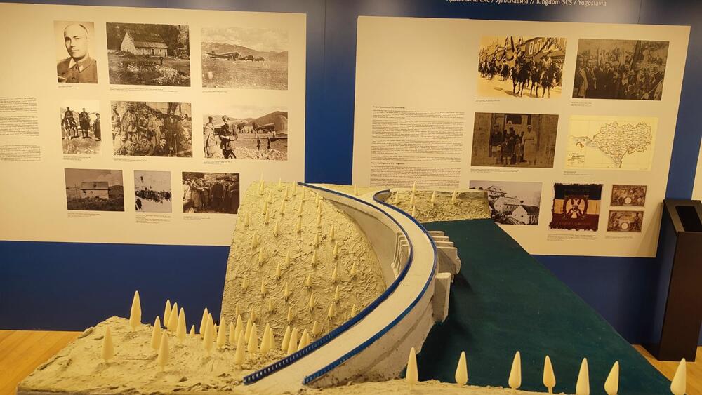 <p>Završetak radova presjecanjem vrpce ozvaničili su predsjednik države Jakov Milatović i gradonačelnik Plužina, Slobodan Delić, dok će Kula za posjetioce biti otvorena najvjerovatnije početkom septembra.</p>