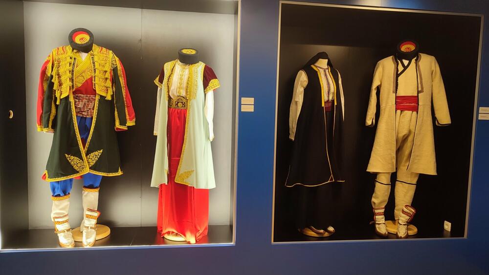 <p>Završetak radova presjecanjem vrpce ozvaničili su predsjednik države Jakov Milatović i gradonačelnik Plužina, Slobodan Delić, dok će Kula za posjetioce biti otvorena najvjerovatnije početkom septembra.</p>