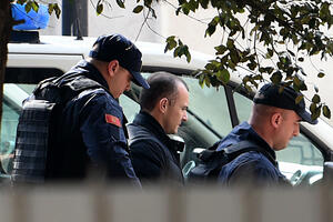Lazović tvrdi da je kadrirao u policijskom timu: "Fajtere sam...