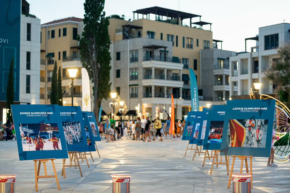 <p>"Sve do sada održane ceremonije svečanog otvaranja bile su vezane za stadione, a u Parizu će biti upriličeno krstarenje Senom i svi olimpijski komiteti imaće priliku da prezentuju svoje države u prisustvu između 500 i 600 hiljada ljudi, koji će uživo pratiti taj događaj"</p>