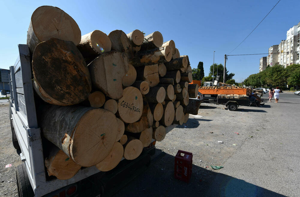 <p>Cijene peleta još nijesu formirane, do juna bila 320 eura po toni. Više od polovine domaćinstava u Podgorici za grijanje koristi drva</p>