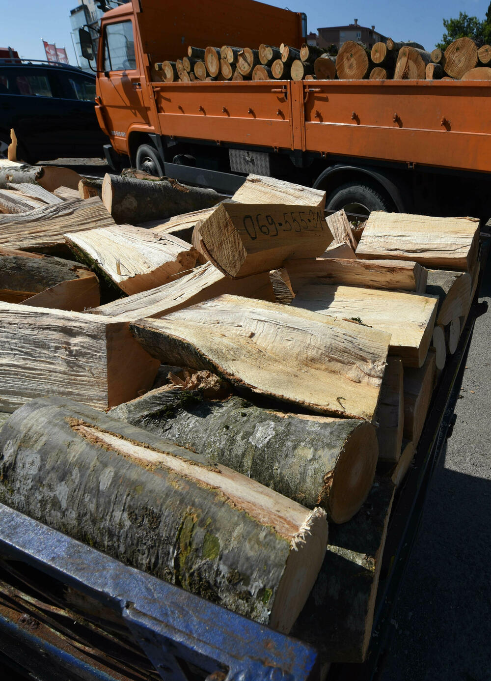 <p>Cijene peleta još nijesu formirane, do juna bila 320 eura po toni. Više od polovine domaćinstava u Podgorici za grijanje koristi drva</p>