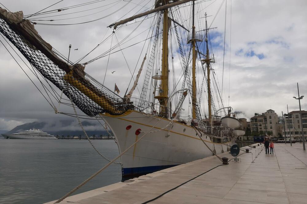 “Da se komšijski iznalaze rješenja”: brod Jadran, Foto: Siniša Luković